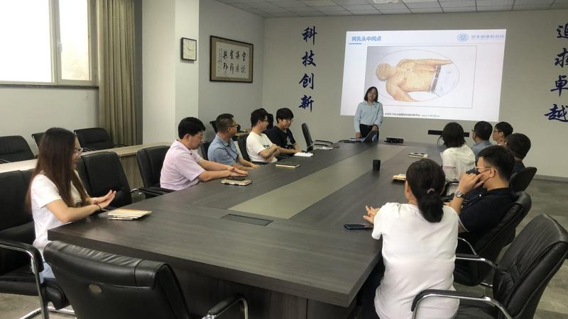 优质的内容是吸引和留住用户的关键。在课程内容上，应注重以下几点：