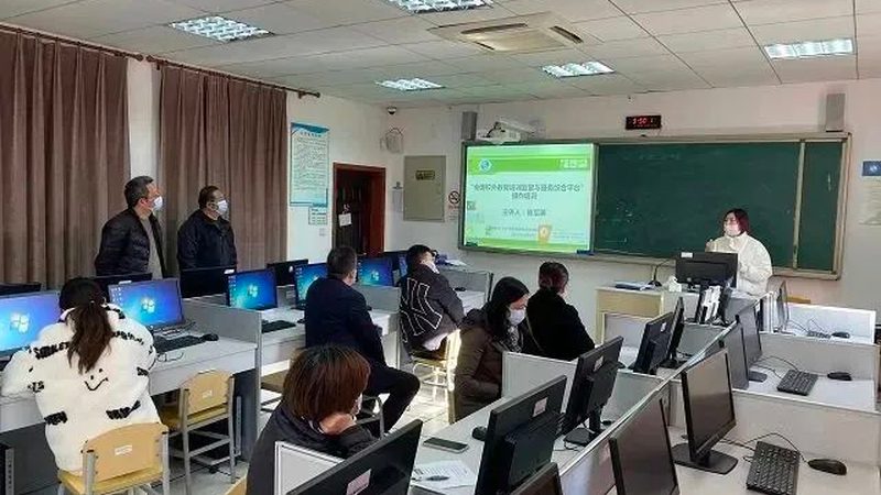 行业现状：学历贬值，职场竞争加剧