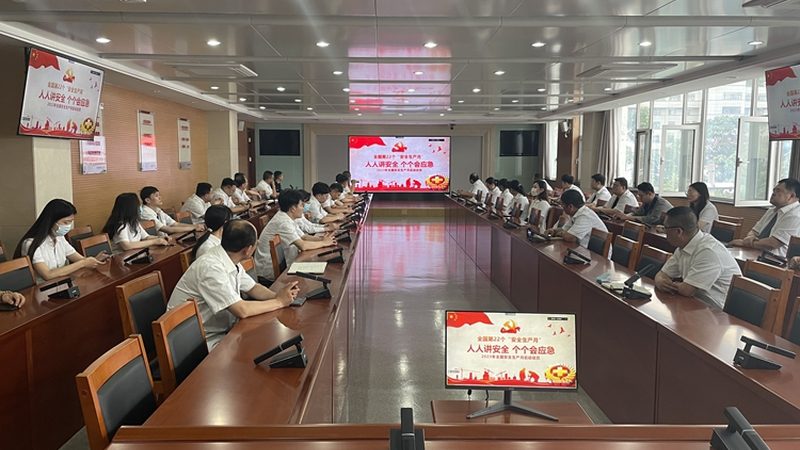 首先，要关注老师的师资背景。一位优秀的建造师培训老师，通常具备以下条件：