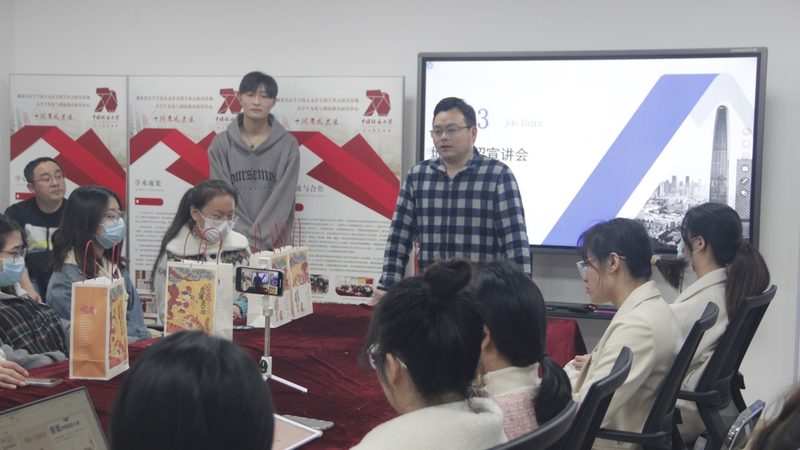 师资力量是决定培训效果的关键因素。选择实操培训时，可以从以下方面考察师资：